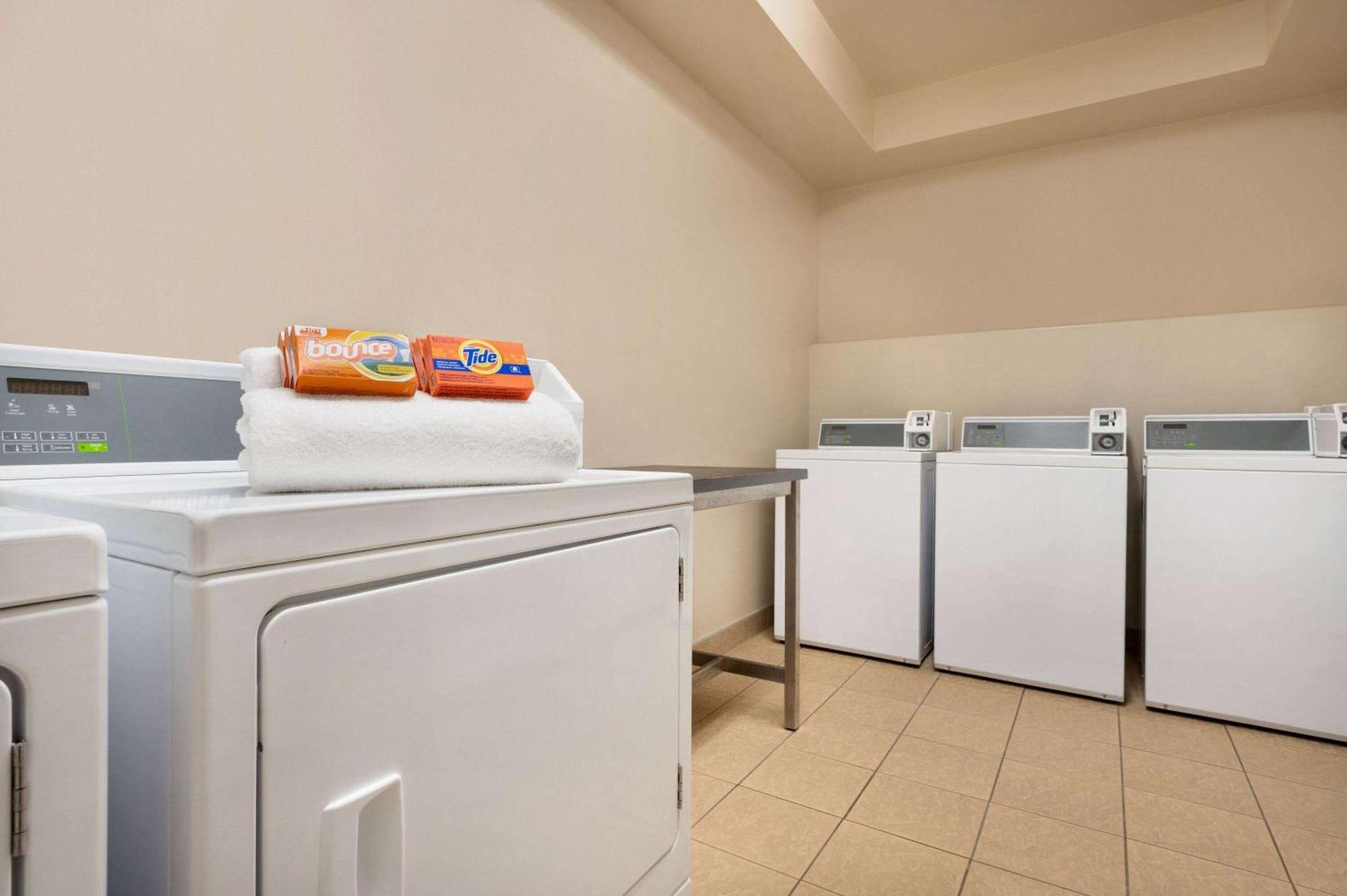 Days Inn & Suites By Wyndham Sherwood Park Edmonton Экстерьер фото