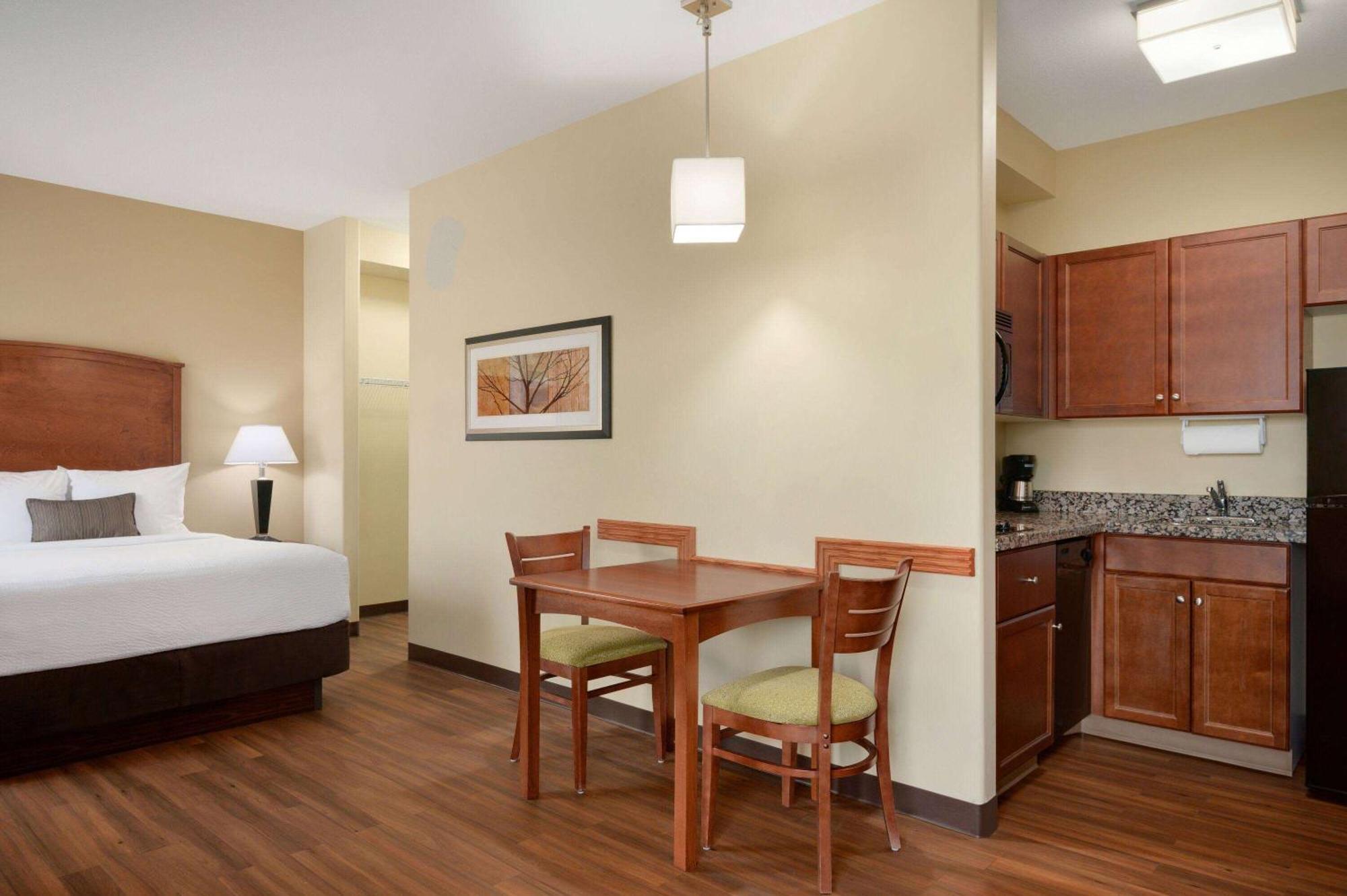 Days Inn & Suites By Wyndham Sherwood Park Edmonton Экстерьер фото