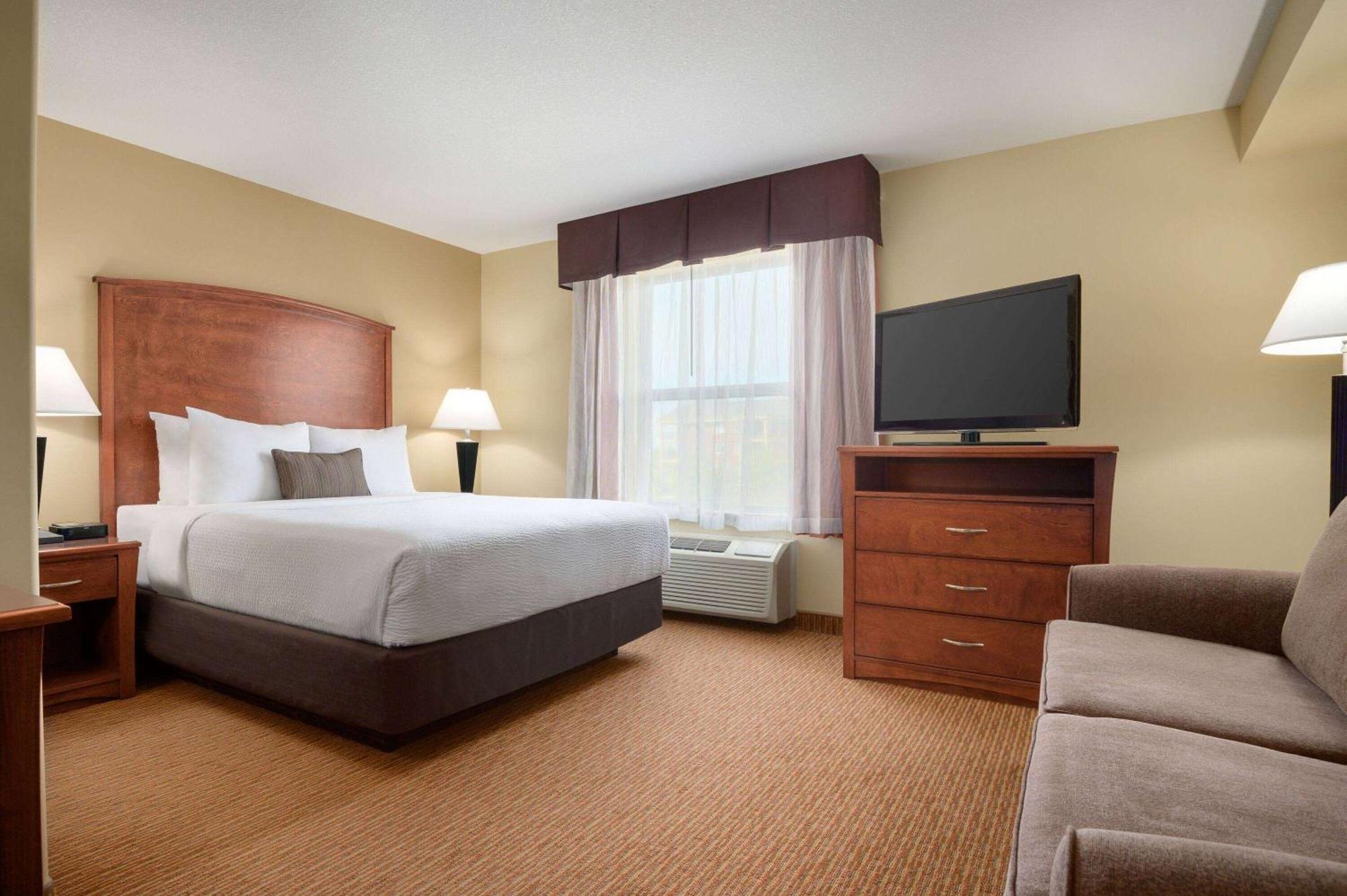 Days Inn & Suites By Wyndham Sherwood Park Edmonton Экстерьер фото