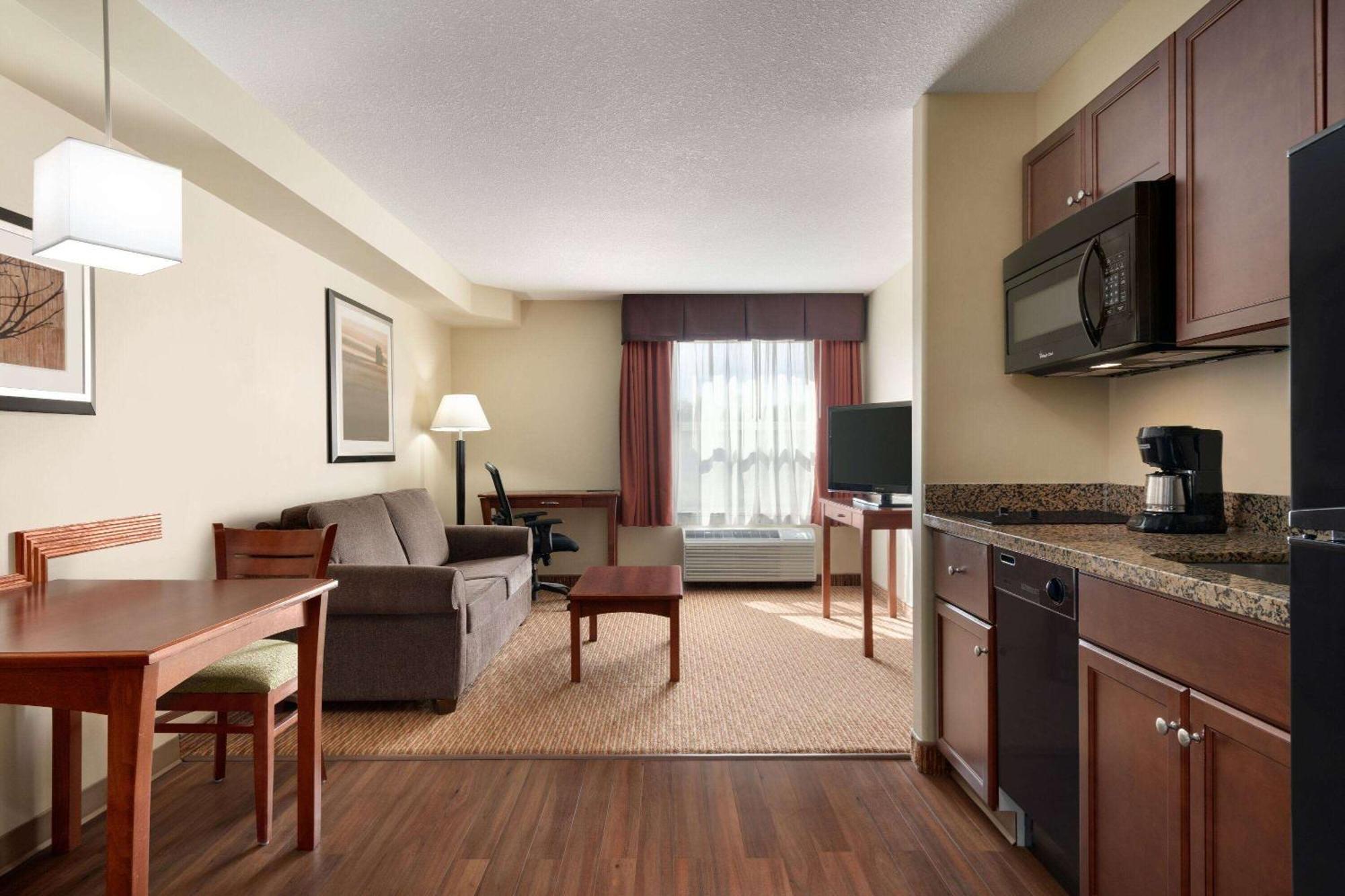 Days Inn & Suites By Wyndham Sherwood Park Edmonton Экстерьер фото
