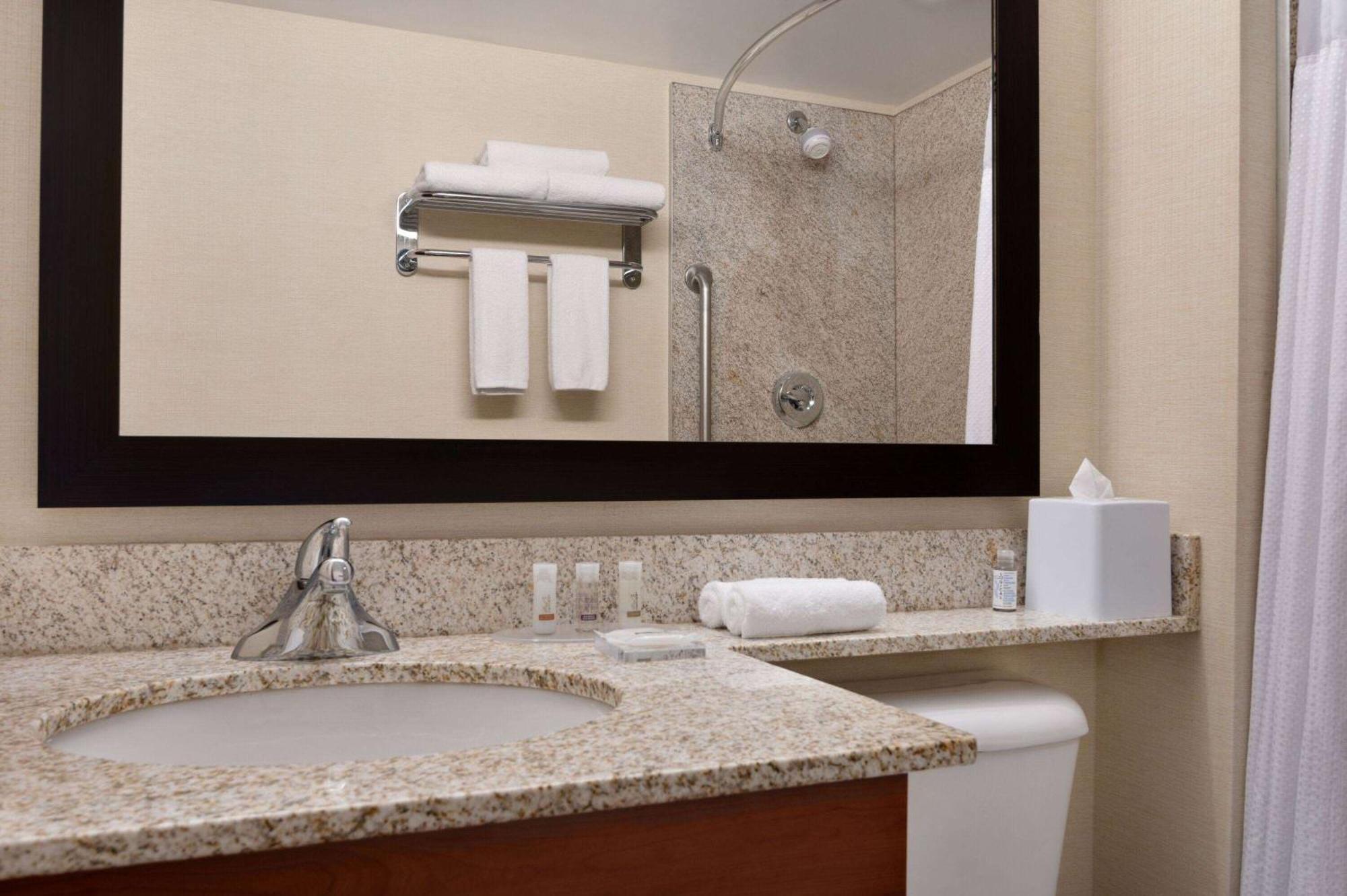 Days Inn & Suites By Wyndham Sherwood Park Edmonton Экстерьер фото
