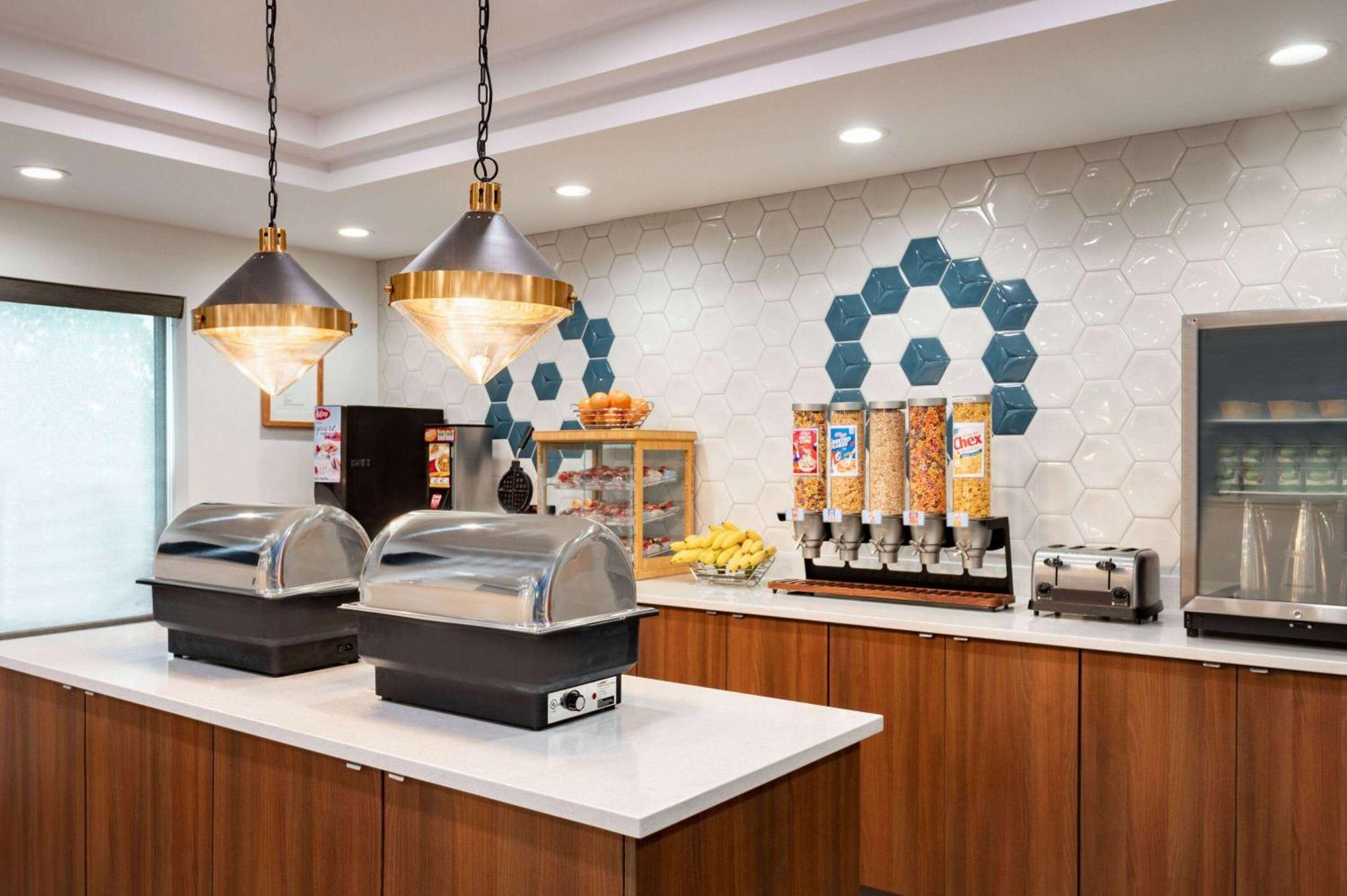 Days Inn & Suites By Wyndham Sherwood Park Edmonton Экстерьер фото