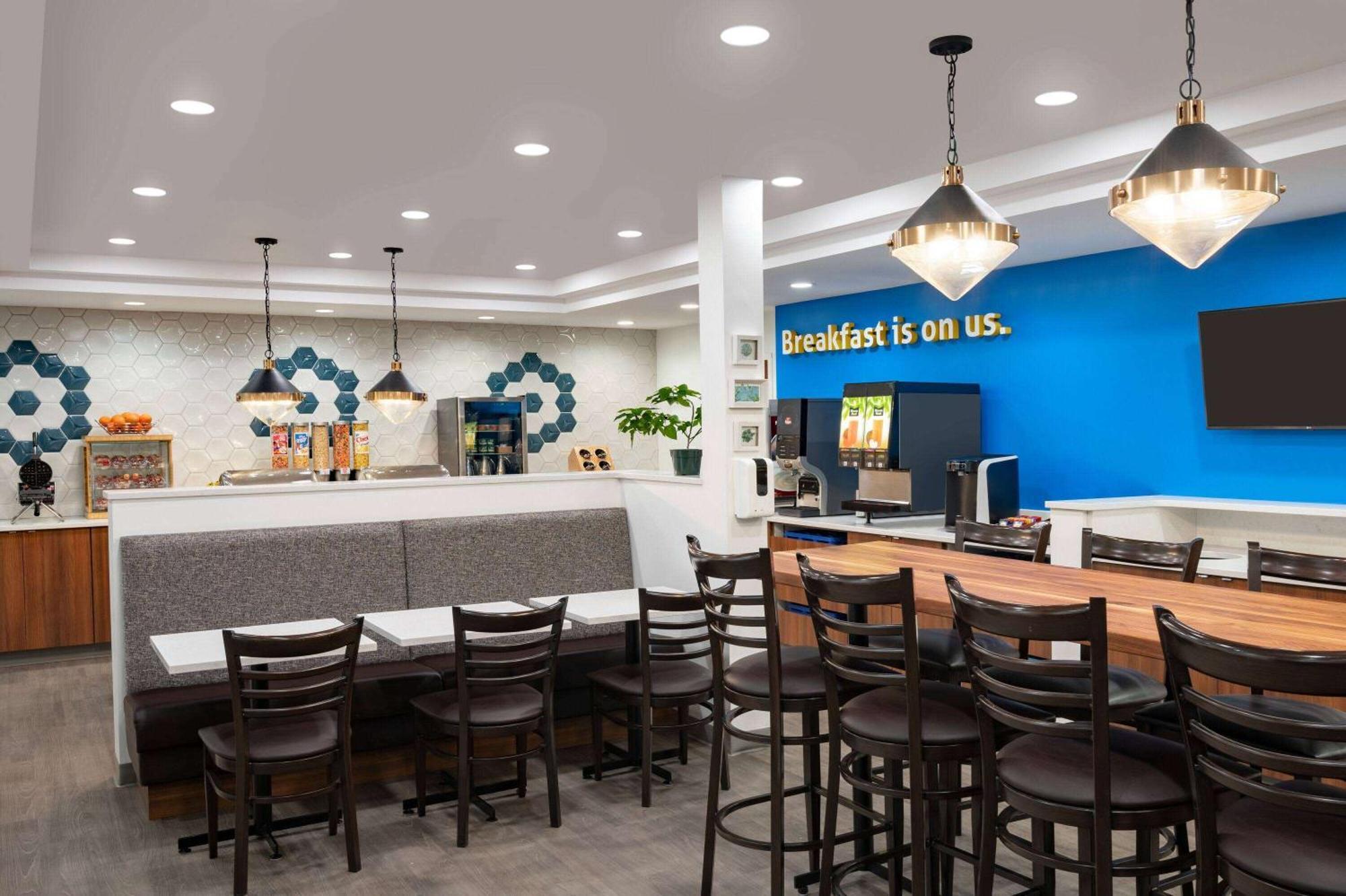 Days Inn & Suites By Wyndham Sherwood Park Edmonton Экстерьер фото